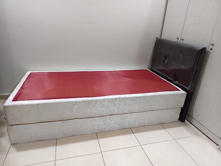 Al Rakah Al Janubiyah, Household Items, SAR 250,  Bed And Table