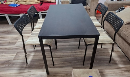 Jeddah, Furniture, SAR 200,  Dining Table With 4 Chairs And Cushions
