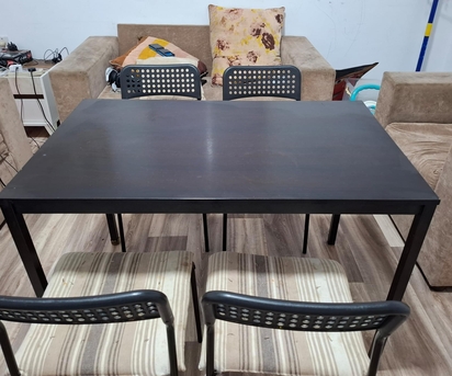 Jeddah, Furniture, SAR 200,  Dining Table With 4 Chairs And Cushions