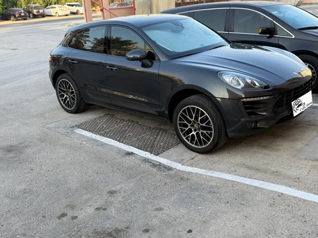 Manama, Vehicles, Cars & Trucks , BHD 1,  Porsche Macan,  2018,  136000 KM,  Full Option