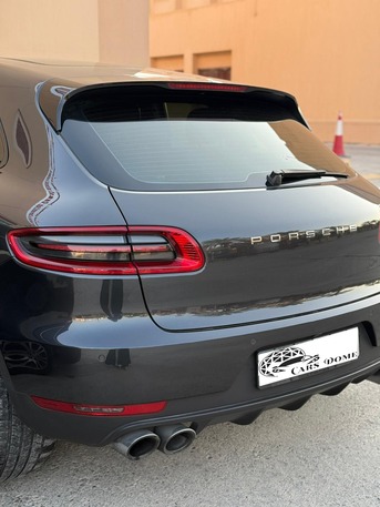 Manama, Vehicles, Cars & Trucks , BHD 1,  Porsche Macan,  2018,  136000 KM,  Full Option