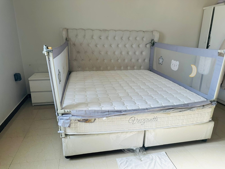 Dhahrat Laban, Furniture, SAR 1200,  KING SIZE BED AND MATRESS FOR SALE