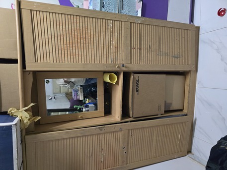 Al Malaz, Furniture, SAR 800,  King Bed 2x2 Hydrolic Sofa 6 Seters 2pcs Dressers Almeri