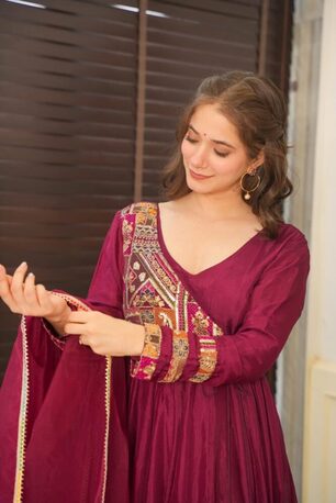 Jaipur, Clothing & Accessories, INR 7500,  Shop Maroon Silk Suit Set With Organza Dupatta