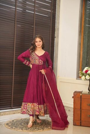 Jaipur, Clothing & Accessories, INR 7500,  Shop Maroon Silk Suit Set With Organza Dupatta