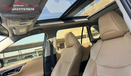 Amman, Vehicles, Cars & Trucks , JOD 17500,  Toyota RAV4 Hybrid,  2021,  Automatic,  60000 KM,  Duty Free Toyota RAV4 XLE Hybrid