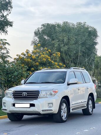 Riffa, Vehicles, Cars & Trucks , BHD 11400,  TOYOTA LAND CRUISER GXR V8 2014 WHITE,  2014,  Automatic,  300000 KM,