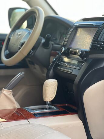 Riffa, Vehicles, Cars & Trucks , BHD 11400,  TOYOTA LAND CRUISER GXR V8 2014 WHITE,  2014,  Automatic,  300000 KM,