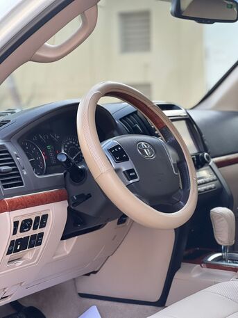 Riffa, Vehicles, Cars & Trucks , BHD 11400,  TOYOTA LAND CRUISER GXR V8 2014 WHITE,  2014,  Automatic,  300000 KM,