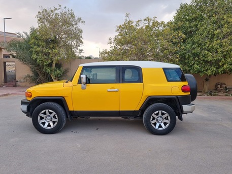Riyadh, Vehicles, Cars & Trucks , SAR 80000,  Toyota FJ Cruiser,  2015,  Automatic,  250000 KM,    (FJ2) - Clean & Ready