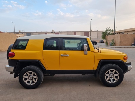 Riyadh, Vehicles, Cars & Trucks , SAR 80000,  Toyota FJ Cruiser,  2015,  Automatic,  250000 KM,    (FJ2) - Clean & Ready