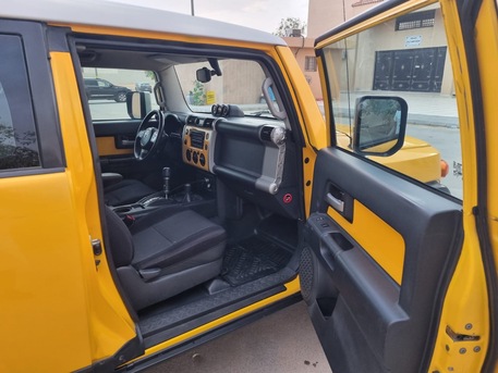 Riyadh, Vehicles, Cars & Trucks , SAR 80000,  Toyota FJ Cruiser,  2015,  Automatic,  250000 KM,    (FJ2) - Clean & Ready