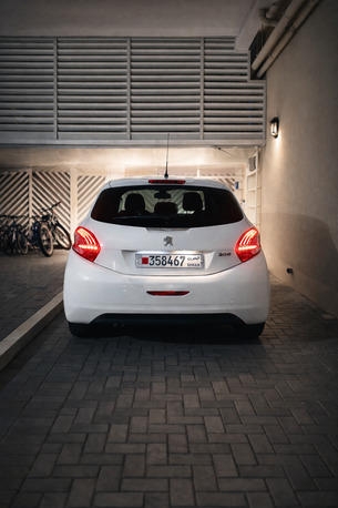 Zinj, Vehicles, Cars & Trucks , BHD 2000,  Peugeot 208,  2013,  Automatic,  200000 KM,   Full Specs Special Order