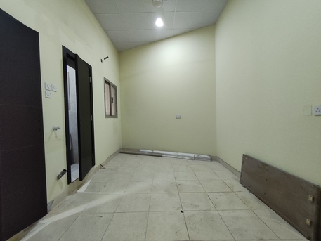 Juffair, Apartments/Houses, BHD 140/year,  1 BR,  Juffair:- Groundfloor Studio Flat On Rent With Unlimited Ewa.