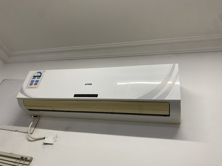 Muharraq, Air Conditioners, BHD 90,  Urgent Sale For 2.5 Ton  Split AC