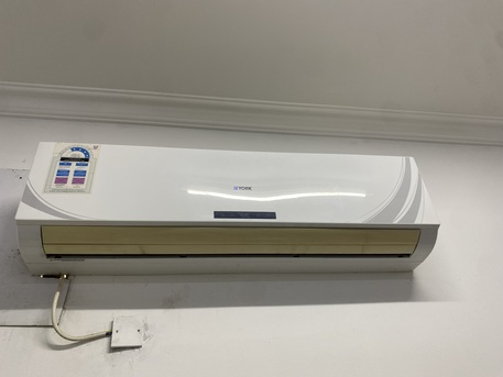 Muharraq, Air Conditioners, BHD 90,  Urgent Sale For 2.5 Ton  Split AC