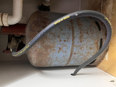 Gudaibiya, Appliances, BHD 20,  Gas Stove With 4 Burners With Cylinder