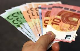 Tirana, Job Seekers, Offerta Di Prestito