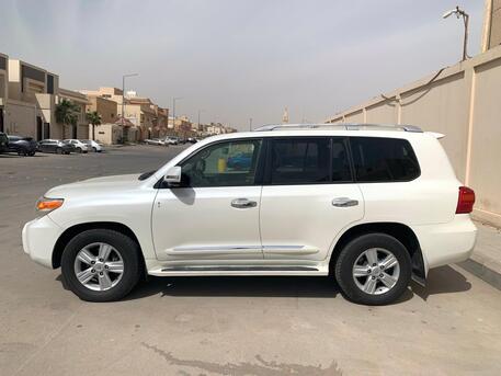 Riyadh, Vehicles, Cars & Trucks , SAR 111111,  Landcruiser GXR3 V8,  2013,  Automatic,  299 KM,