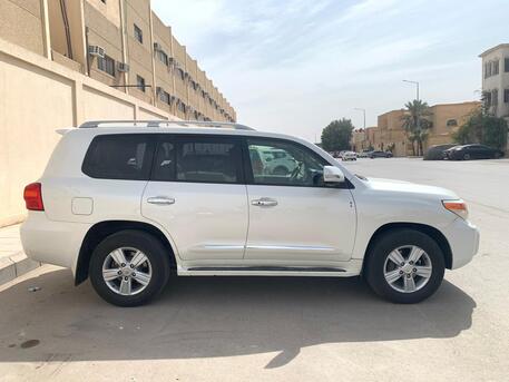 Riyadh, Vehicles, Cars & Trucks , SAR 111111,  Landcruiser GXR3 V8,  2013,  Automatic,  299 KM,