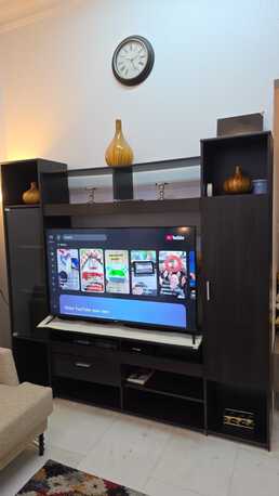 Al Sulaymaniyyah, Furniture, SAR 250,  TV Table For Sale Including 3 Vases طاولة تلفزيون مع فازة عدد ٣