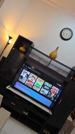 Al Sulaymaniyyah, Furniture, SAR 250,  TV Table For Sale Including 3 Vases طاولة تلفزيون مع فازة عدد ٣