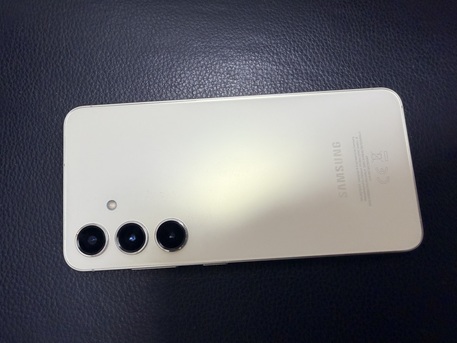 Manama, Mobile Phones, BHD 180,  Samsung S24 Amber Yellow 128 GB/8GB RAM