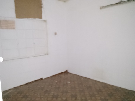 Manama, Warehouses, BHD 200,  100 Sq. Meter,  مستودع أو مخزن للإيجار