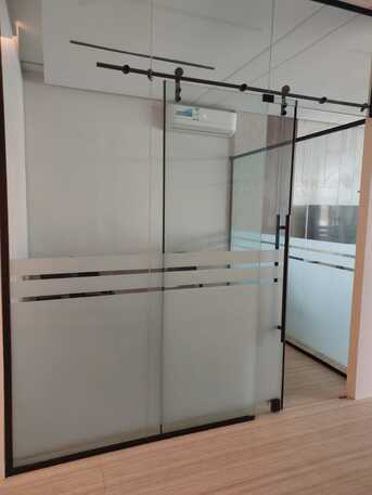 Riyadh, Construction, للحدادة و المونيم،الذجاج