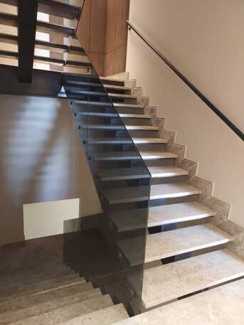 Riyadh, Construction, للحدادة و المونيم،الذجاج