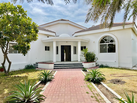 Barbar, Villas, BHD 775,  400 Sq. Meter,  4BR Villa | Private Garden & Pool | Maid Room