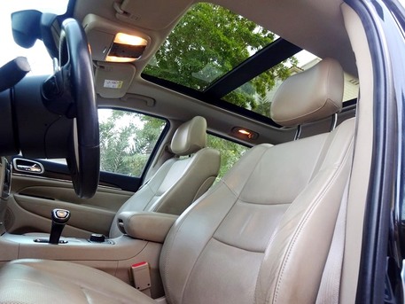 Zinj, Vehicles, Cars & Trucks , BHD 4900,  Jeep Cherokee,  2015,  Automatic,  173000 KM,  JEEP GRAND CHEROKEE LIMITED FULL OPTION V6 FOR SALE