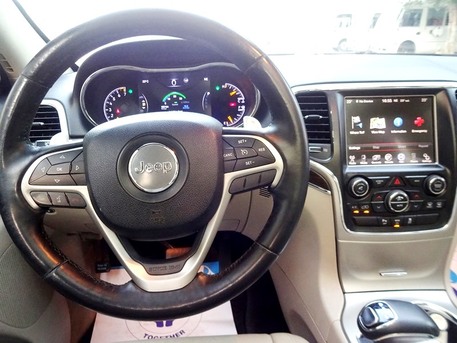 Zinj, Vehicles, Cars & Trucks , BHD 4900,  Jeep Cherokee,  2015,  Automatic,  173000 KM,  JEEP GRAND CHEROKEE LIMITED FULL OPTION V6 FOR SALE