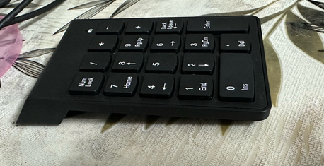 Jubail, Computers, SAR 350,  Portable 15.6" Inch Wide Angle Lcd , Wireless Hp Keyboard And Mouse , Numeric Pad