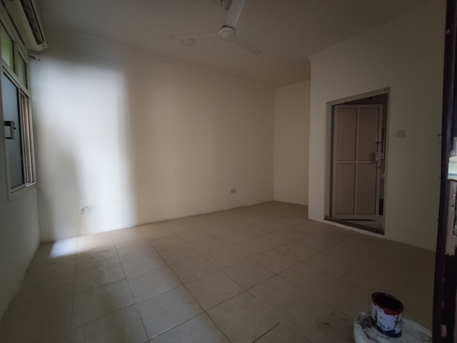 Manama, Apartments/Houses, BHD 170/year,  2 BR,  Manama:- 2Bhk Unfurnished Flat On Rent Beside AMH Hospital