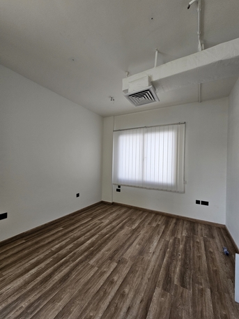Manama, Offices, BHD 280,  Semi Furnished, Spacious, Renovated, Parking.Diplomatic Area.39128508