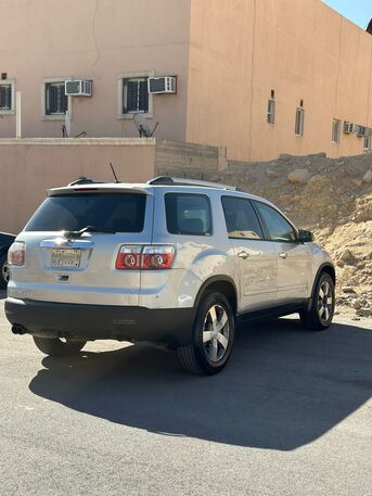 Al Malaz, Vehicles, Cars & Trucks , SAR 16500,  GMC Acadia,  2010,  Automatic,  350000 KM,  8-seater   For Sale - SAR 16,500