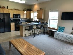 New York, Business, Vacation Guesthouse Accommodation In Bend