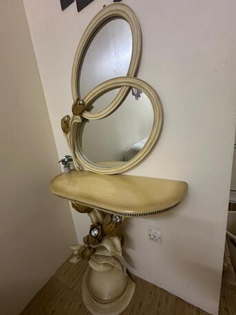 Gudaibiya, Furniture, BHD 20,  CONSOLE WITH MIRROR
