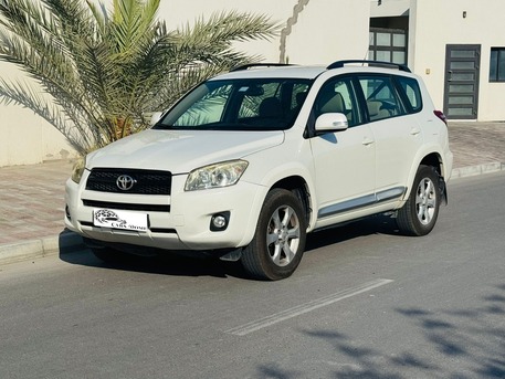 Manama, Vehicles, Cars & Trucks , BHD 1,  Toyota RAV4,  2009,  154000 KM,  4WD - Low Mileage - Urgent Sale