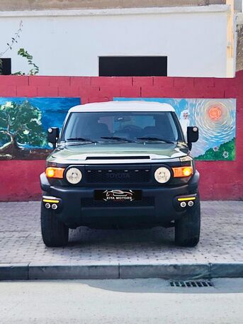 Juffair, Vehicles, Cars & Trucks , BHD 5500,  Toyota FJ Cruiser,  2011,  Automatic,  207000 KM,  TOYOTA FJ CRUISE  MODEL WITH 4WD AND 2 DOOR DESIGN CAR