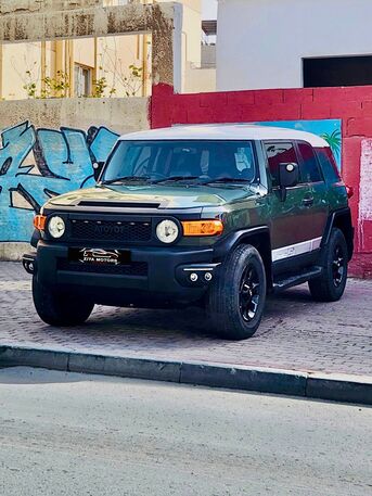 Juffair, Vehicles, Cars & Trucks , BHD 5500,  Toyota FJ Cruiser,  2011,  Automatic,  207000 KM,  TOYOTA FJ CRUISE  MODEL WITH 4WD AND 2 DOOR DESIGN CAR