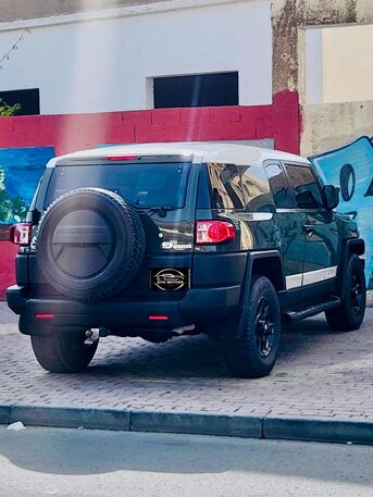 Juffair, Vehicles, Cars & Trucks , BHD 5500,  Toyota FJ Cruiser,  2011,  Automatic,  207000 KM,  TOYOTA FJ CRUISE  MODEL WITH 4WD AND 2 DOOR DESIGN CAR