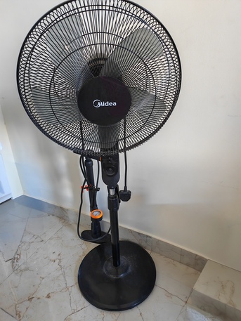 Salmaniya, Household Items, BHD 1,  Ceiling Fan And Standing Fan For Sale