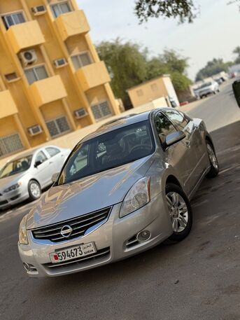 Manama, Vehicles, Cars & Trucks , BHD 1170,  Nissan Altima,  2010,  Automatic,  167568 KM,    Mid Option In Excellent Condition