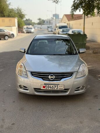 Manama, Vehicles, Cars & Trucks , BHD 1170,  Nissan Altima,  2010,  Automatic,  167568 KM,    Mid Option In Excellent Condition