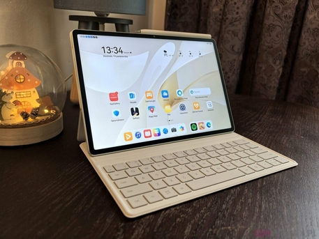 Manama, Mobile Phones, BHD 180,  Huawei Mate Pad 12X Paper Mate Edition New Just Few Days Used With Keyboard With Pen