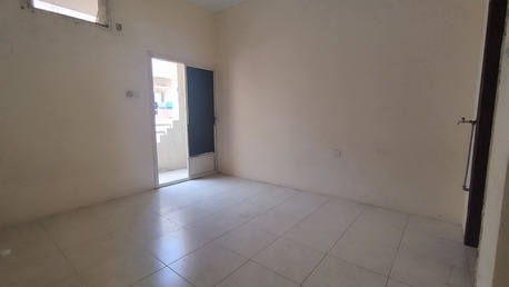 Manama, Apartments/Houses, BHD 130/month,  2 BR,  Manama:- Close To Al Shifa Hospital Or AMH.2Bhk Unfurnished Flat On Rent Without Ewa.B