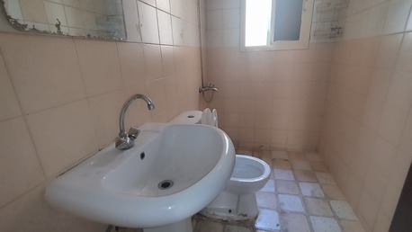 Manama, Apartments/Houses, BHD 130/month,  2 BR,  Manama:- Close To Al Shifa Hospital Or AMH.2Bhk Unfurnished Flat On Rent Without Ewa.B