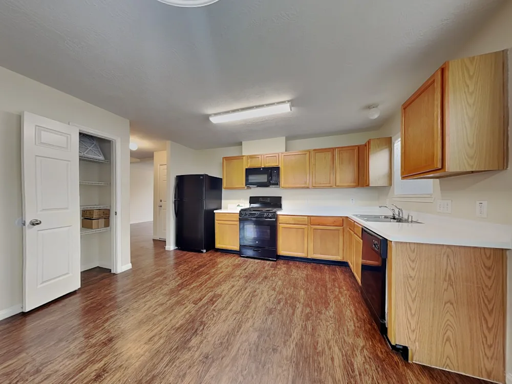 Houston, Apartments, Flats, Houses & Villas, USD 970/month,  4 BR,  0 Sq. Meter,  Conducive And Spacious 3 Bed 2.5 Bath 2,268 Sqft Houston TX